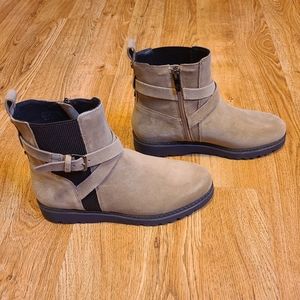 💢New Donald Pliner Suede Boots